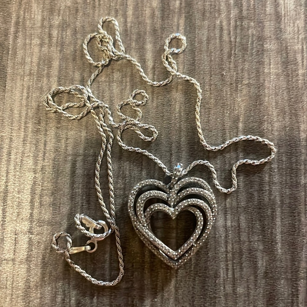 Diamond heart pendant with chain